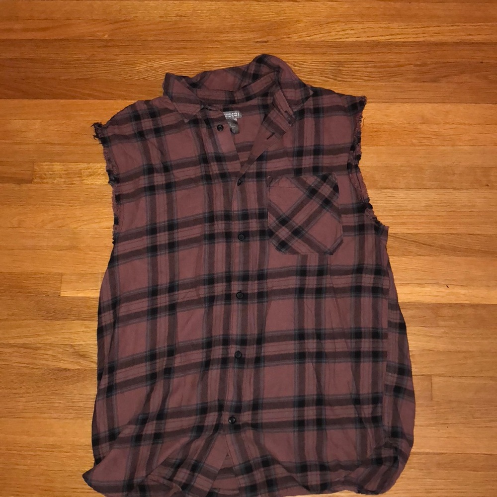 Sleeveless button up